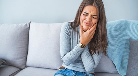 Lady has dental pain