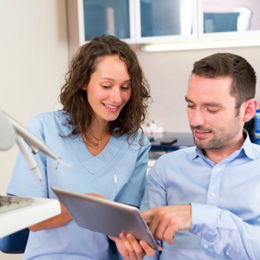 Patient in Springdale talking to dentist about wisdom teeth extraction